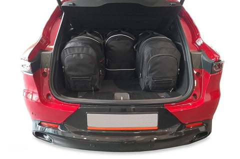 Perfekt passendes Reisetaschen-Set für ALFA ROMEO TONALE MHEV 2022+ mit 30% mehr Stauraum, bestehend aus 2 Wochenendtaschen, 1 Sporttasche und 1 Handgepäcktasche.